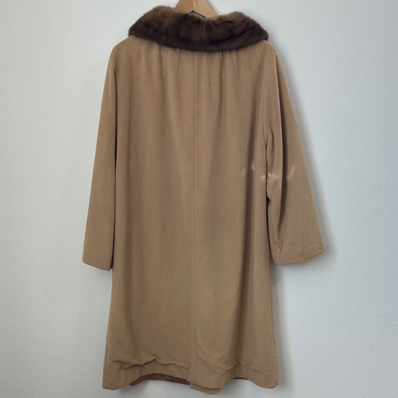 Vintage Kashmiracle Tan Coat with Faux Fur Collar - Picture 9 of 13